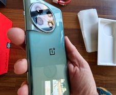 ONEPLUS 11 5G Unlocked, excellent condition + Phone covers