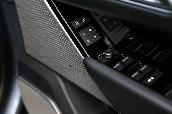 201 range rover velar HSE  R-Dynamic