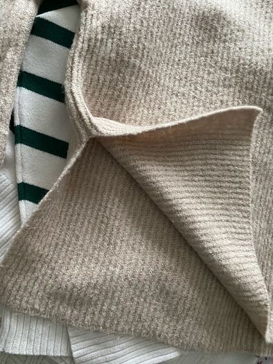 3 jumpers size S new and like new