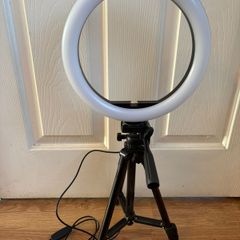 ring light with tripod