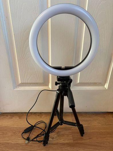 ring light with tripod