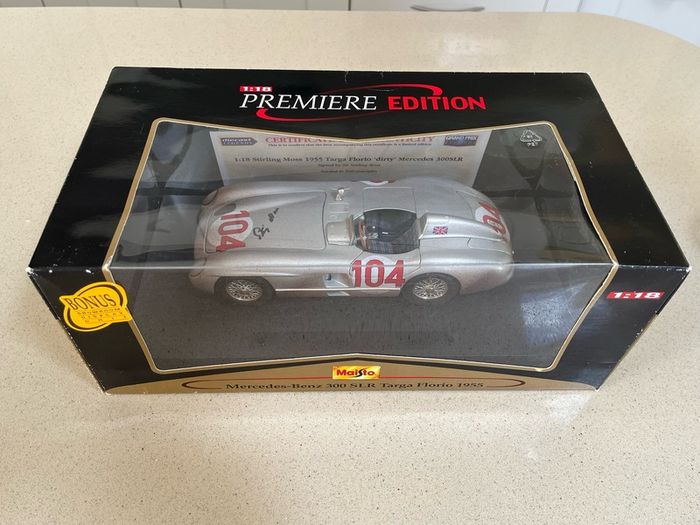 Mercedes 300 SLR Dirt Signed by Stirling Moss 1/18 Maisto