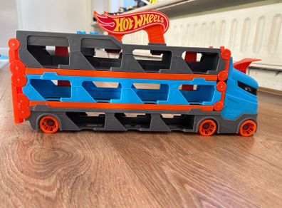 Perfect Condition Hot Wheels City Speedway Hauler Playset