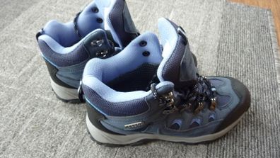 Women's walking boots