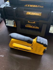 DeWalt 5-in-1 Multi-Duty Manual Tacker & Brad Nailer