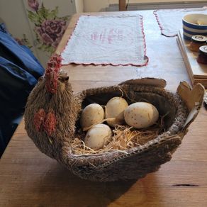 Hand-made Straw Hen and Eggs Ornament
