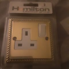 Classic Polished Brass Rope Edge Single Plug Socket from Hamilton Litestat Group