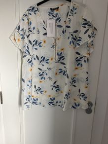 Ladies Top size 18-20 brand new