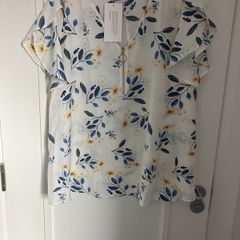 Ladies Top size 18-20 brand new