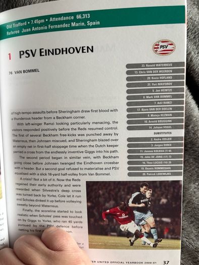 Manchester United Official Yearbook 2001