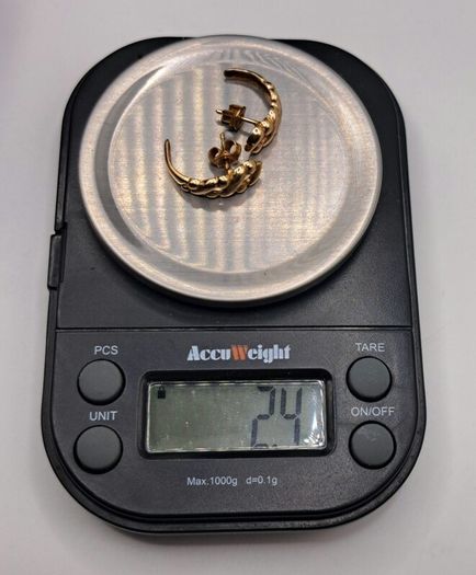 9 ct gold earrings