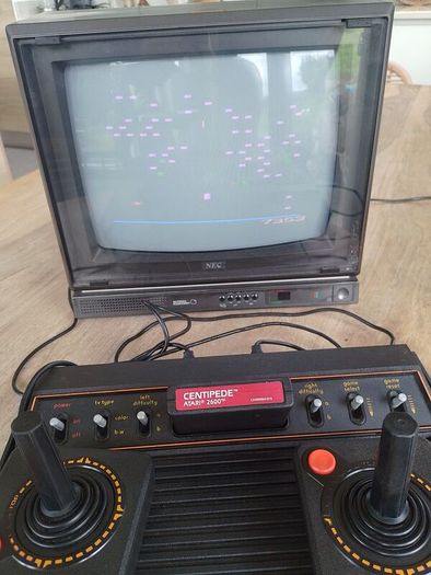Japanese Retro gaming CRT television 14inch