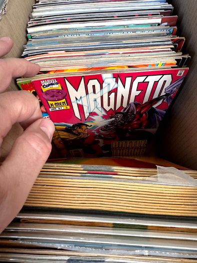 Marvel & DC Long Comic Box w 300 comics for Sale