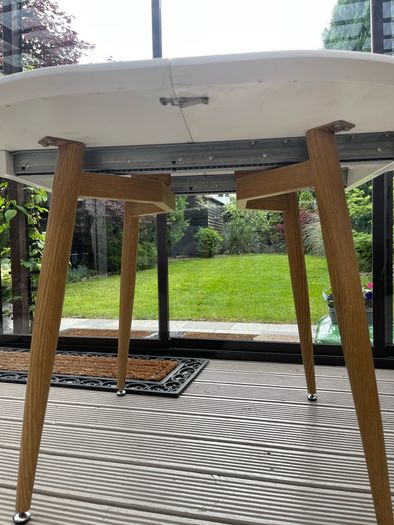 extendable dining table