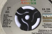 David Bowie vinyl single - Modern Love