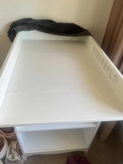 Smagora changing table/book shelf