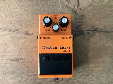 Boss DS-1 Classic Distortion pedal