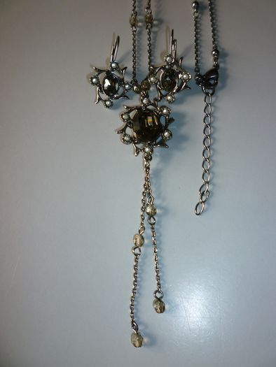 Necklace Pendant Earring Set.  Vintage chain & ear rings