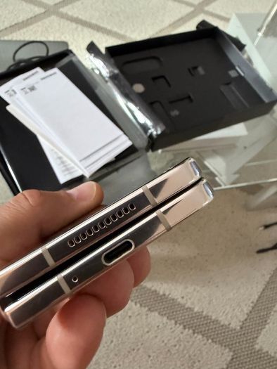 Samsung Galaxy Z Fold4 256GB | Needs display repair