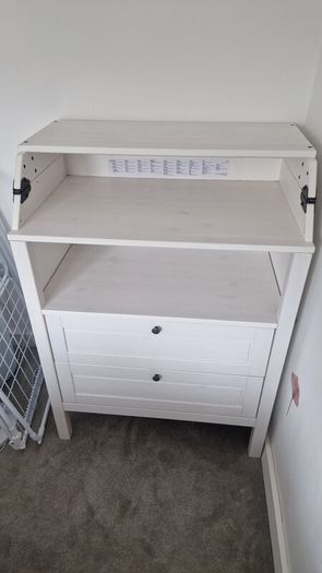 Changing unit with drawers