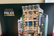 lego modular police Station 10278