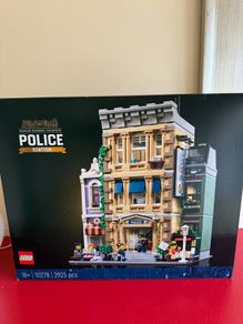 lego modular police Station 10278