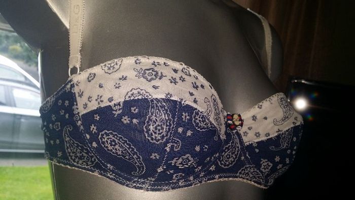 D&G paisley navy/white printed underwired bra size UK34C EUR75C Postage included
