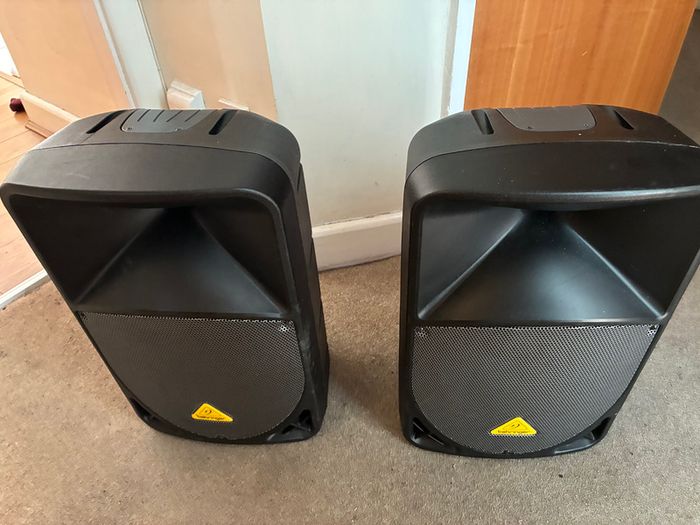 2 Behringer B112D speakers | 2 Millenium speaker stands