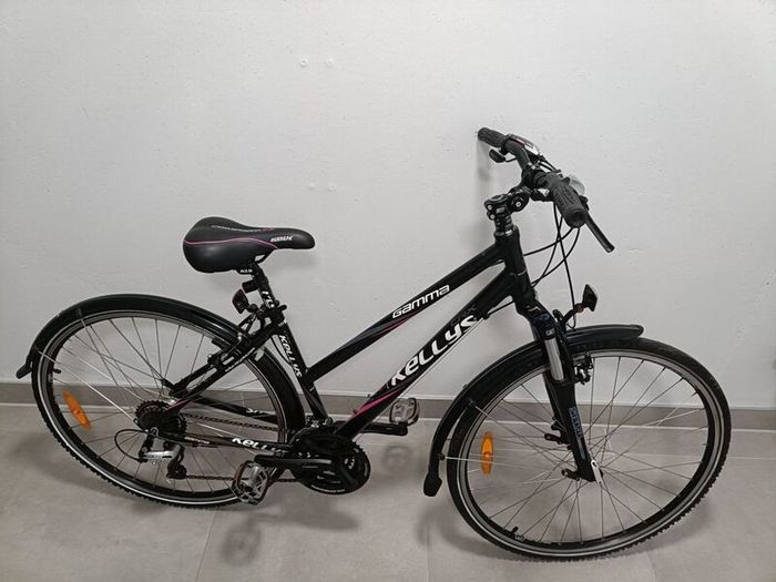As new condition ladies bike Kelly's size 17inch S/M