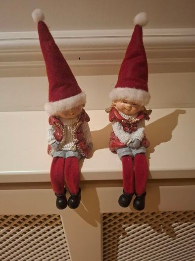 Christmas shelf sitters