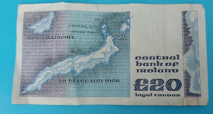 Irish 1987  Twenty Pound "YEATS"  banknote in Very Fine  condition