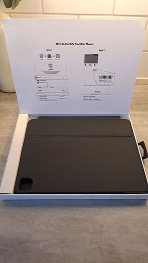 ESR Rebound Magnetic Keyboard Case 360
