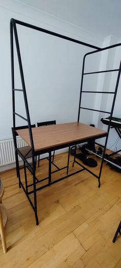 Island Table and Chairs