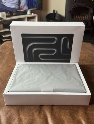 Apple Macbook Pro M3 Pro Chip 18GB Unified Memory 500gb SSD