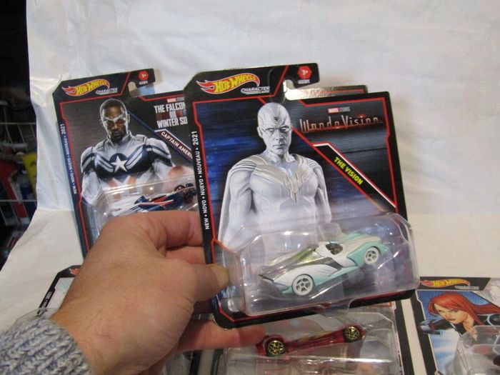 Hot Wheels MARVEL Character Diecast Cars Complete Set Of 8 Brand New Sealed