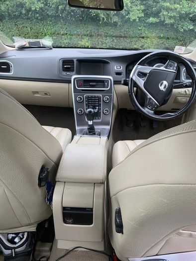 Volvo S60  D3 SE LUX 2010 2 l  Diesel  Manual