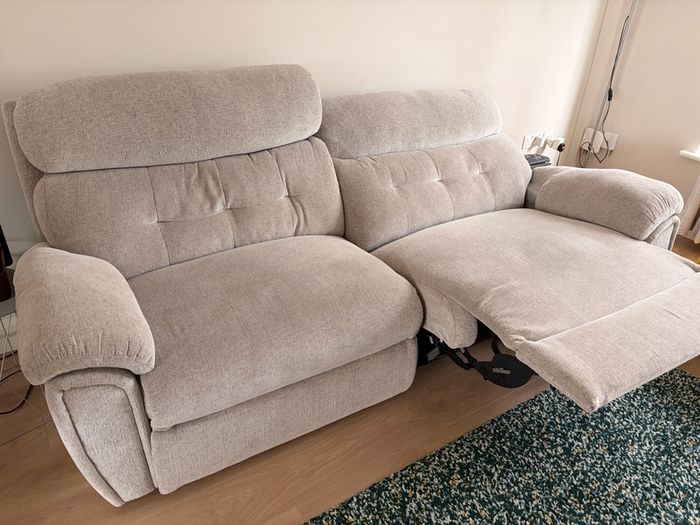 Recliner sofa