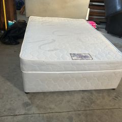 4ft 6 bed and matress