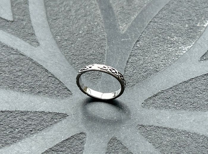 Sterling silver Celtic design ring size K or 5.5