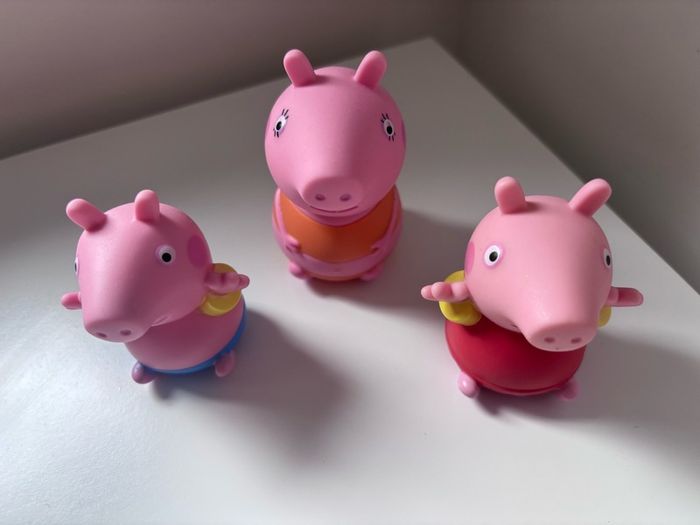 TOMY Toomies Peppa Pig, Mummy & George Bath Squirters, Baby Kids Water Play Toys