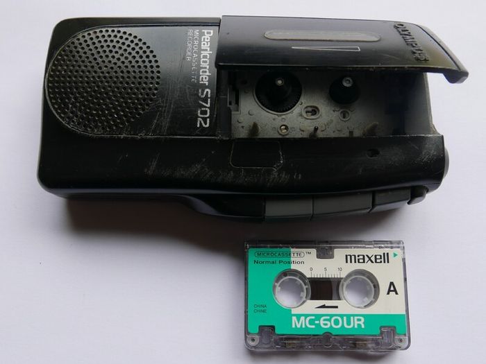 Olympus Pearlcorder Micro Cassette Recorder S702 Handheld - works