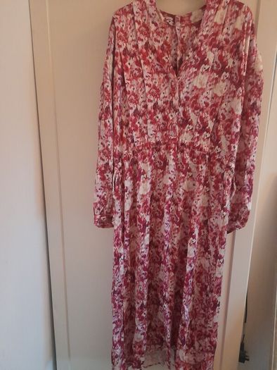 Beautiful satin v neck print dress