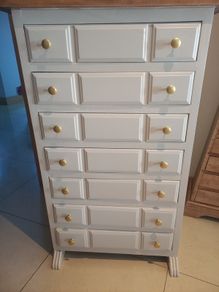 chest of drawers