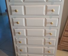 chest of drawers