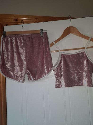 girls cute top and shorts