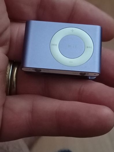 apple shuffle & iPod.