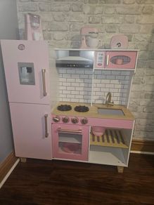 play kitchen