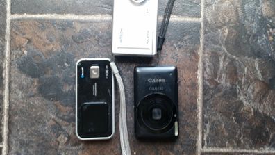 2 photo cameras and bluetooth