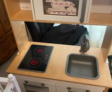 Child play house & kitchen ' but the play house does need a small bit put back on as  a pice came of it when I over lift it