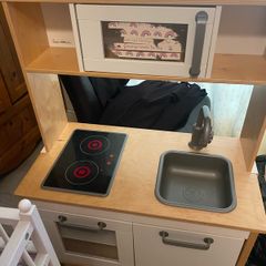Child play house & kitchen ' but the play house does need a small bit put back on as  a pice came of it when I over lift it